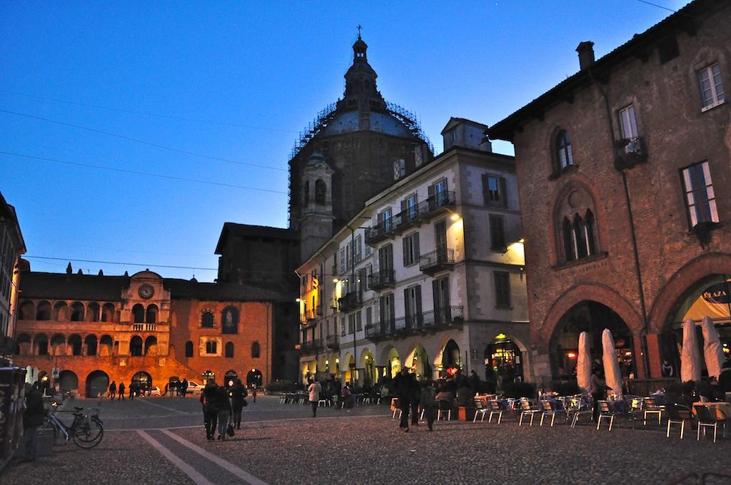 Appartamento Centro Storico Di パヴィーア エクステリア 写真